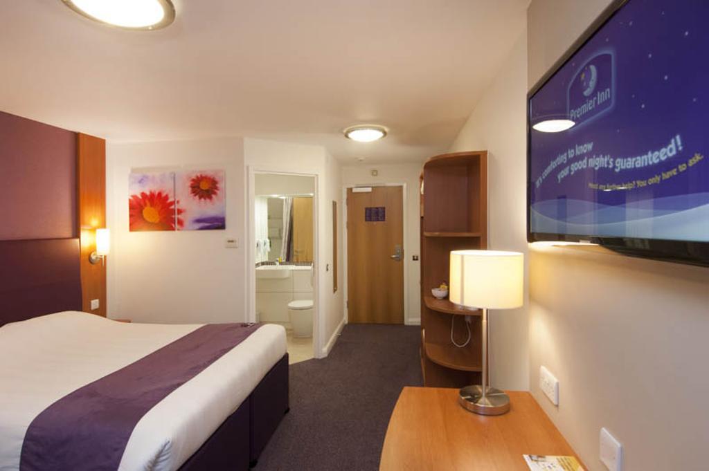 Premier Inn Glasgow Airport Paisley Exterior foto